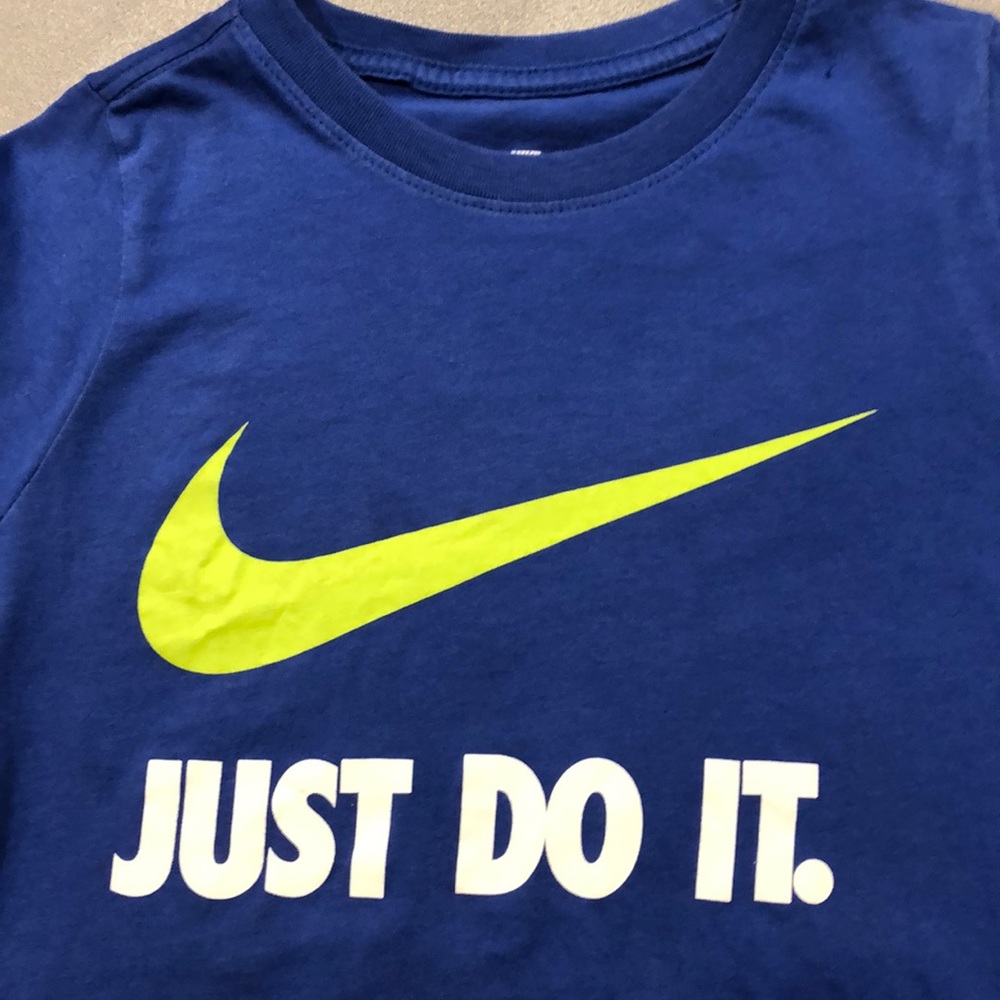 Boys Nike short sleeve shirt